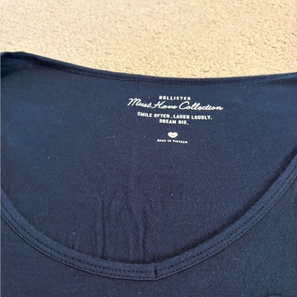 Hollister Dark Blue Short Sleeve Tee - Picture 2 of 2